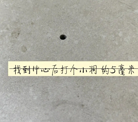 黎平瓷砖空鼓维修公司专业解答在瓷砖铺贴过程中，如果砂料搅拌不均匀，将会带来以下问题